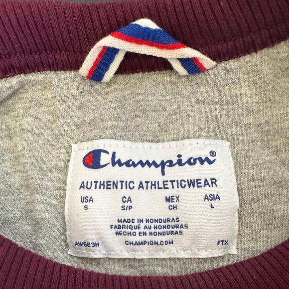 Champion sweatshirt. Size small. - Picture 5 of 6